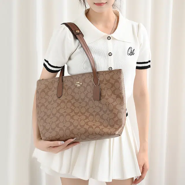 coach Zip Top Tote30