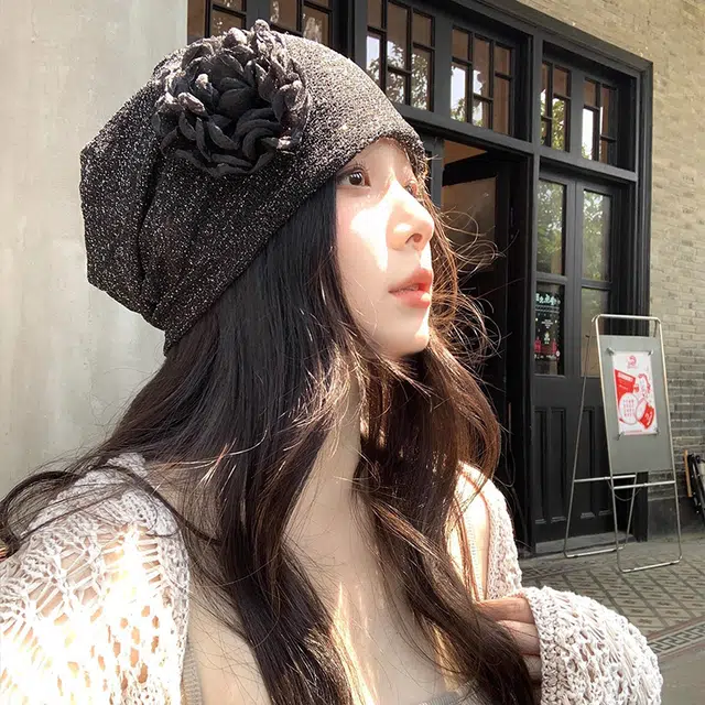 MUSTKOO Retro Rose Knit Beanie