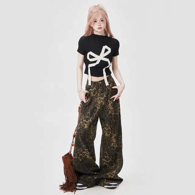 -Ant Studio t T - - -