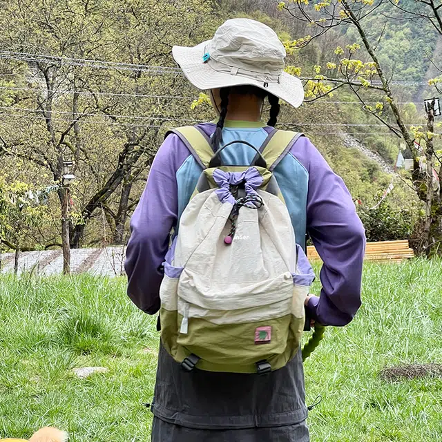 木林森 时尚简约小众大容量通勤户外防泼水轻便百搭登山旅行背包 尼龙拼涤纶 双肩包 常规 男女同款情侣款 米色/绿色