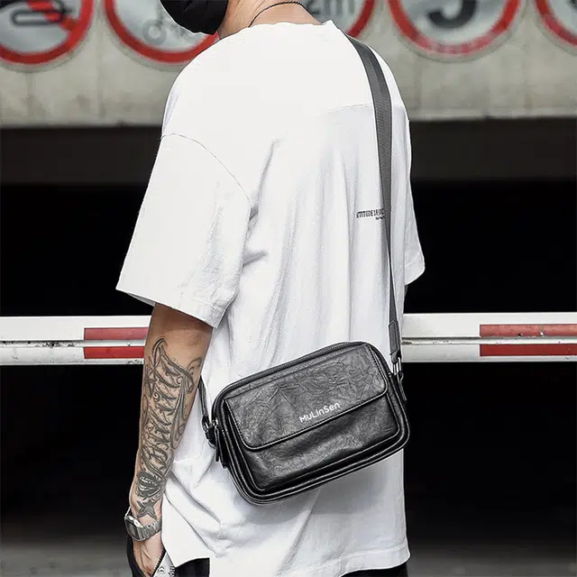 木林森 街头潮流时尚简约通勤青年小方包 涤纶 单肩包 男款 黑色