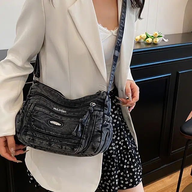 木林森 日系时尚复古牛引闪学生上课通勤出游多口袋休闲百搭旅行 牛仔布 单肩包 女款 黑色/蓝色