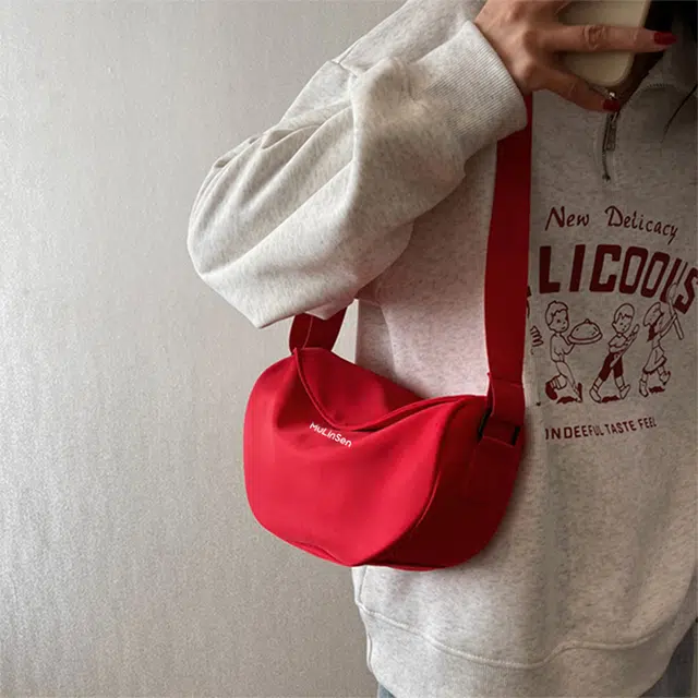 木林森 日系潮流运动轻便通勤百搭 尼龙拼涤纶 斜挎单肩包 男女同款情侣款 红色/黑色