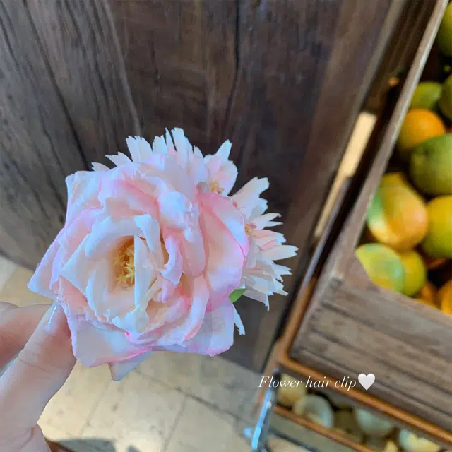 芒果饰品 超仙粉红玫瑰花侧边仿真花海边度假风 布艺 发夹 女款