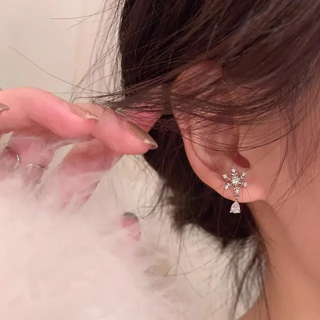 芒果饰品 精致温柔闪耀高亮闪锆雪花 铜 耳环 女款