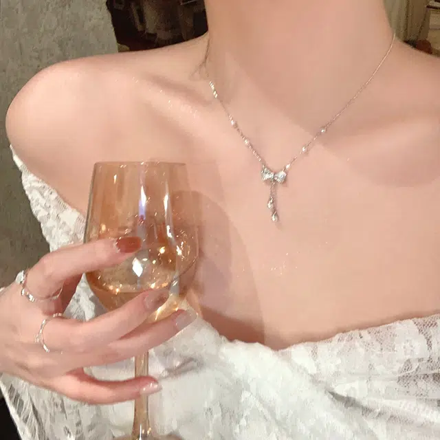 925