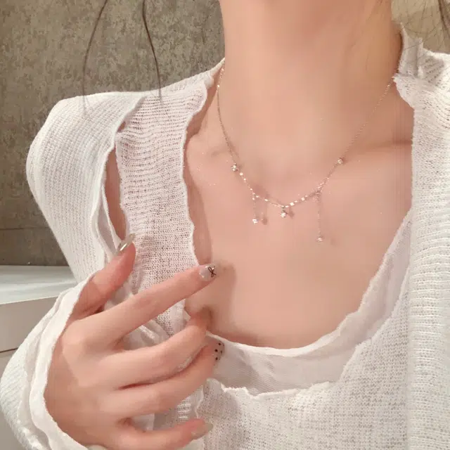 925