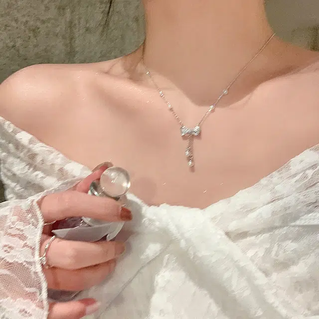 925