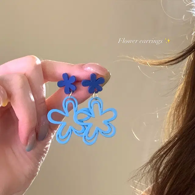 芒果饰品 夏日多巴胺蓝色镂空花朵耳饰 铜 耳环 女款