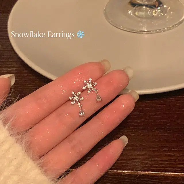 芒果饰品 精致温柔闪耀高亮闪锆雪花 铜 耳环 女款