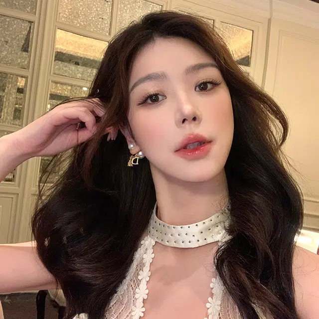 芒果饰品 优雅时尚精致感字母后挂式 铜 耳环 女款