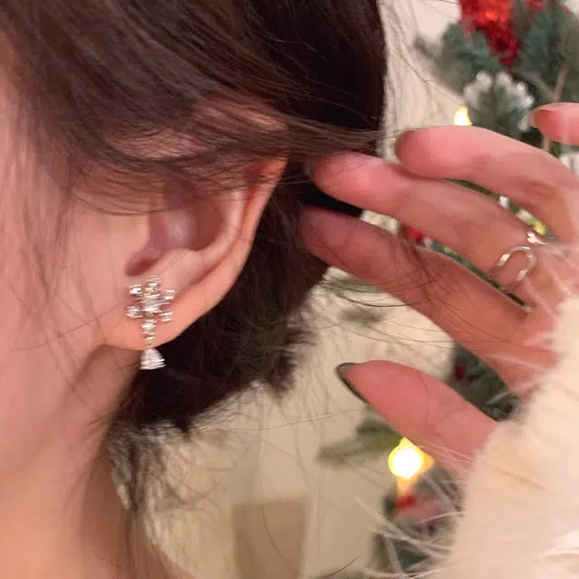 芒果饰品 精致温柔闪耀高亮闪锆雪花 铜 耳环 女款