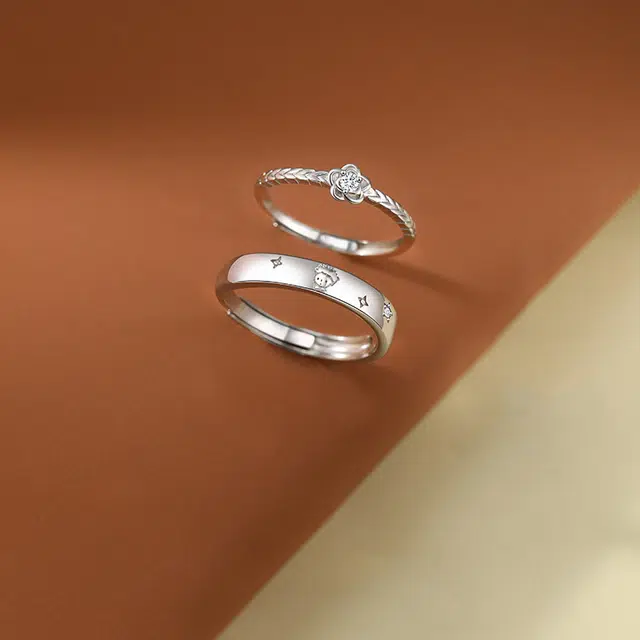 925