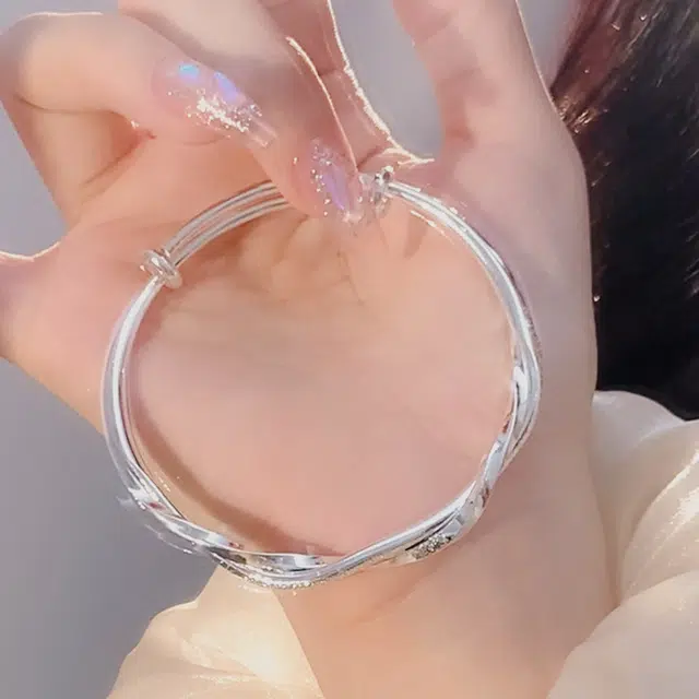 925