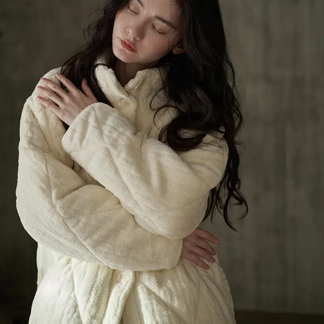 同语 寒冬保暖服 × 三层夹棉 睡衣女珊瑚绒三层夹棉秋冬季加厚加绒款套装冬天可外穿家居服 家居套装 女款 菊白色