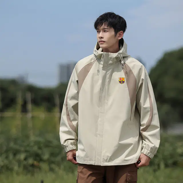 巴塞罗那足球俱乐部 连帽休闲潮牌痞帅韩版潮流冲锋防风耐磨透气夹克 男女同款