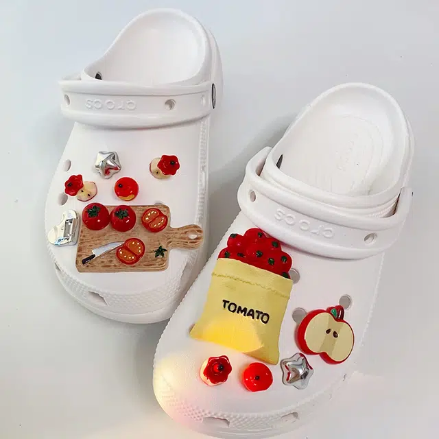 US8ACC crocs