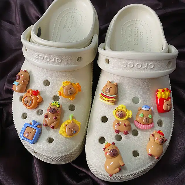 US8ACC Crocs DIY