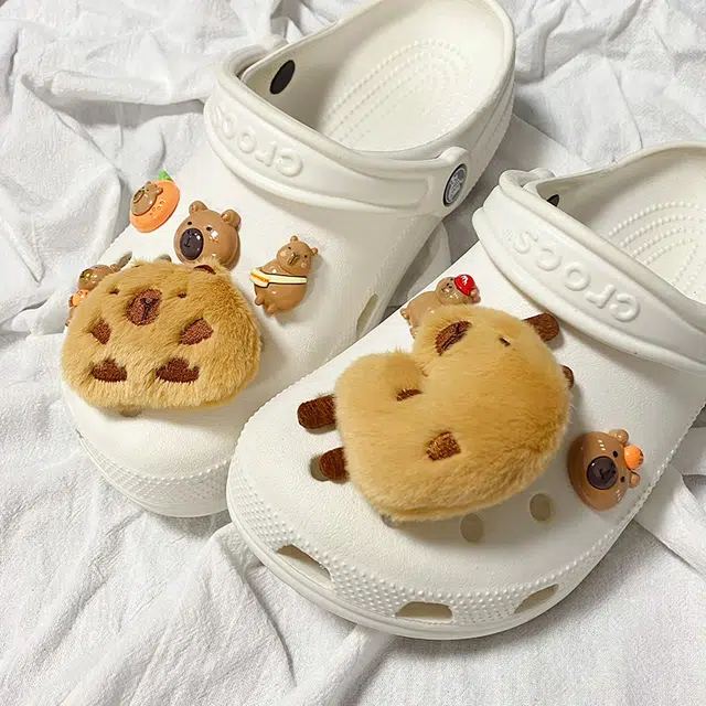 US8ACC Crocs