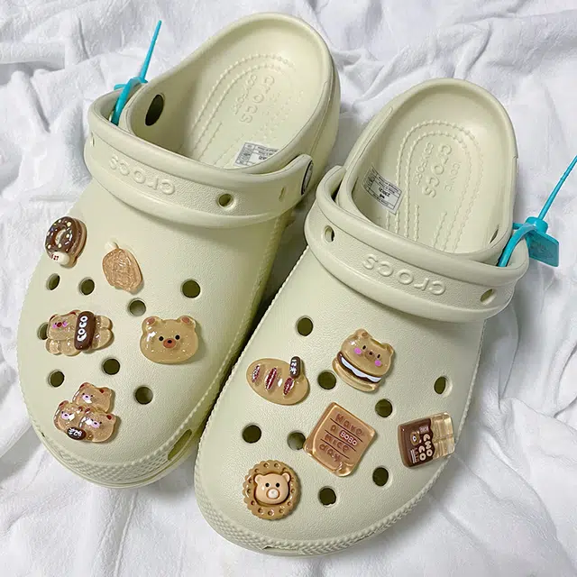 US8ACC Crocs