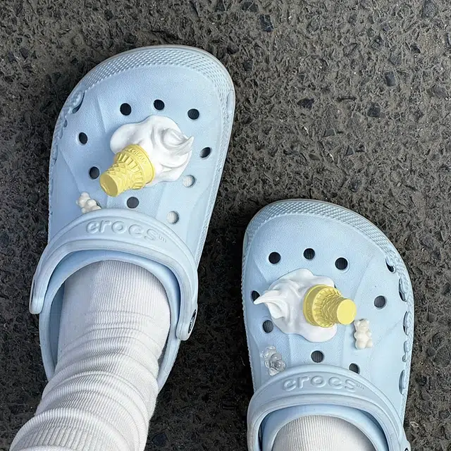 US8ACC Crocs DIY