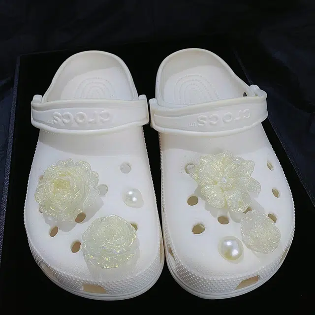 US8ACC crocs