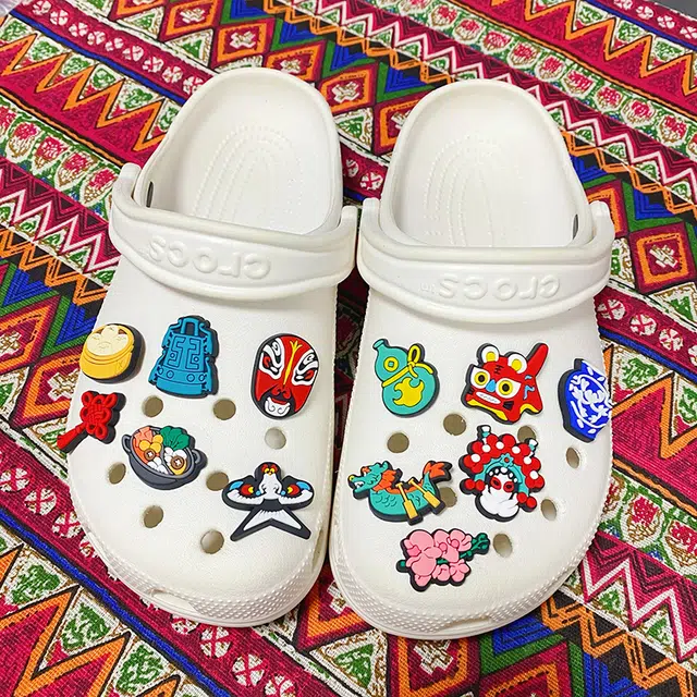 US8ACC CrocsDIY