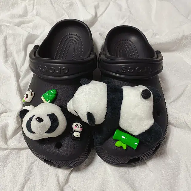 US8ACC Crocs