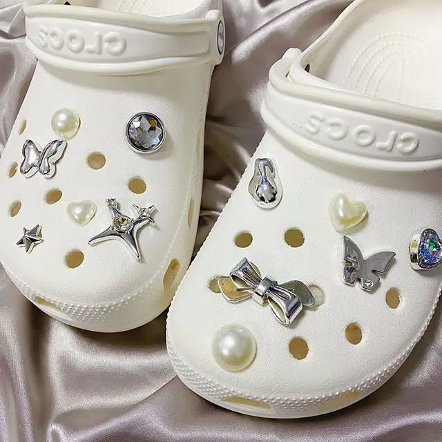 US8ACC Crocs DIY
