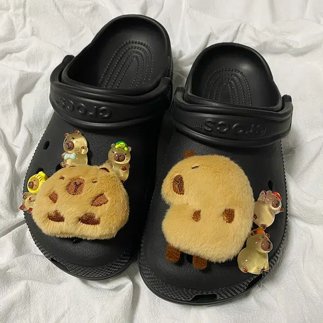 US8ACC Crocs