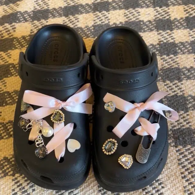 US8ACC Crocs DIY