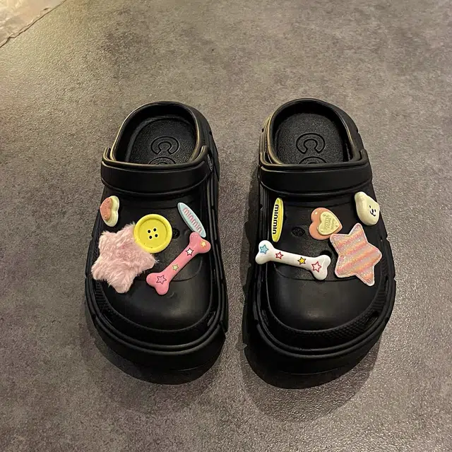US8ACC Crocs