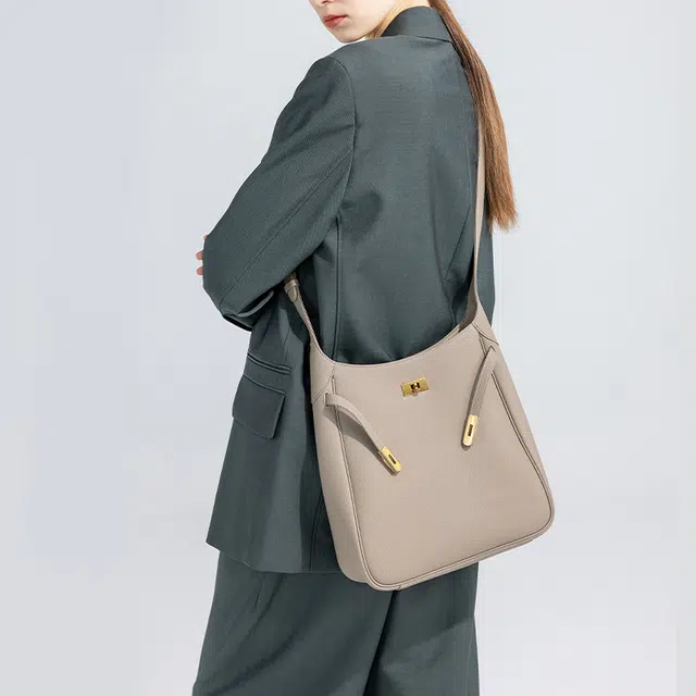 VANESSA HOGAN VH hobo