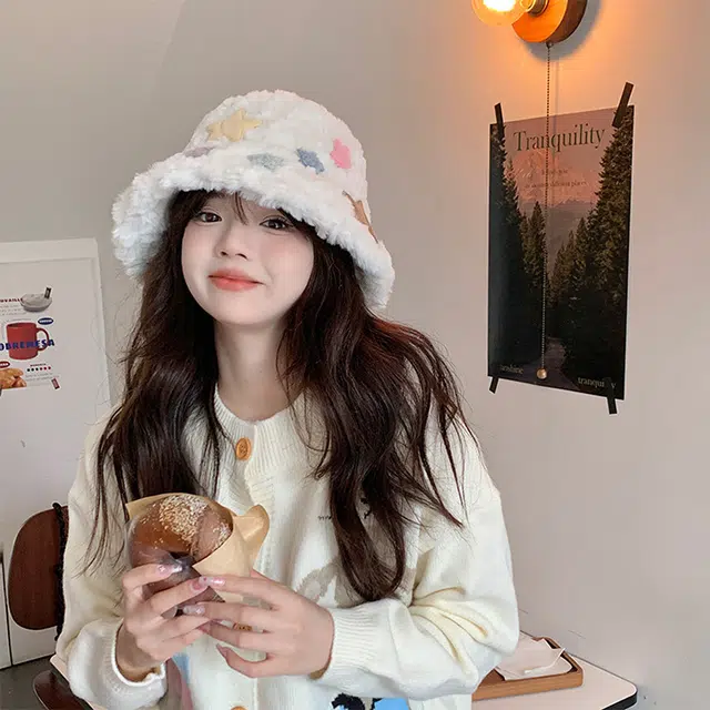 雅鹿优选 可爱星星毛绒渔夫帽女学生秋冬季奶呼呼奶白日系可爱甜美显脸小保暖盆帽 涤纶 渔夫帽 女款