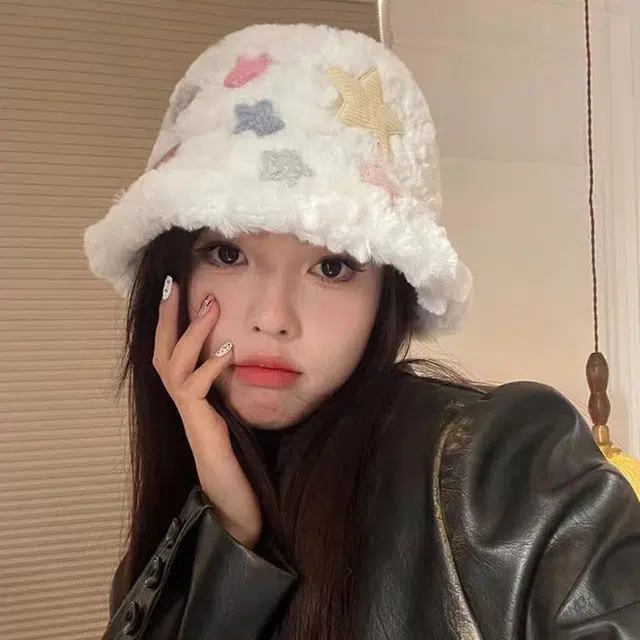 雅鹿优选 可爱星星毛绒渔夫帽女学生秋冬季奶呼呼奶白日系可爱甜美显脸小保暖盆帽 涤纶 渔夫帽 女款
