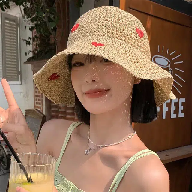 雅鹿优选 甜美可爱田园风爱心大帽檐显脸小海边沙滩帽 草编 渔夫帽 女款