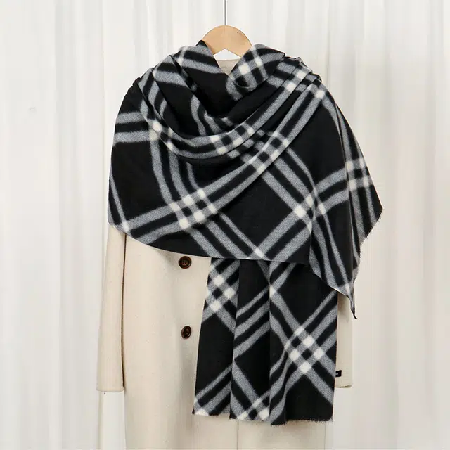 雅鹿优选 高级感百搭黑白条纹亲肤保暖 心动礼盒装 聚酯纤维 绒线围巾 男女同款情侣款