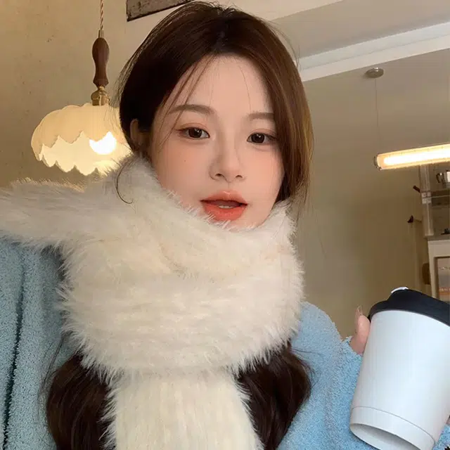 雅鹿优选 白色纯欲风毛绒围巾女生秋冬季韩版初雪氛围感加厚保暖针织毛线围脖 礼盒装 绒线围巾 女款
