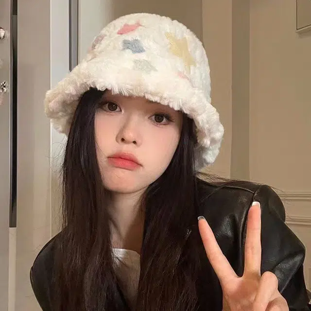 雅鹿优选 可爱星星毛绒渔夫帽女学生秋冬季奶呼呼奶白日系可爱甜美显脸小保暖盆帽 涤纶 渔夫帽 女款