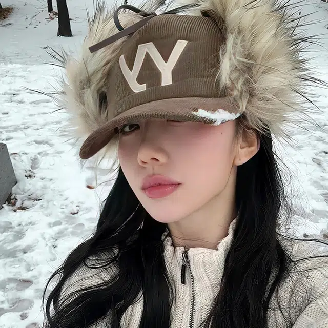 雅鹿优选 川西进藏旅行超绝氛围感字母刺绣仿皮草鸭舌帽男女情侣款灯芯绒加厚保暖护耳雷锋帽 涤纶 雷锋帽 男女同款情侣款