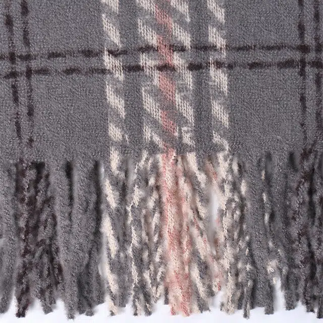 雅鹿优选 韩版经典拼色格子流苏风时百搭保暖加厚心动礼盒装 聚酯纤维 绒线围巾 男女同款情侣款