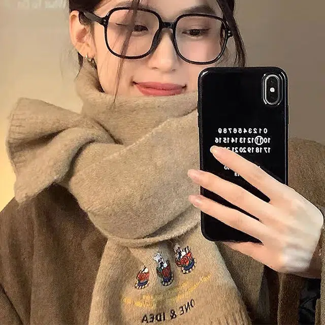 雅鹿优选 小熊刺绣针织围巾女生冬季羊毛混纺百搭学生保暖加厚高级感围脖 礼盒装 绒线围巾 男女同款情侣款