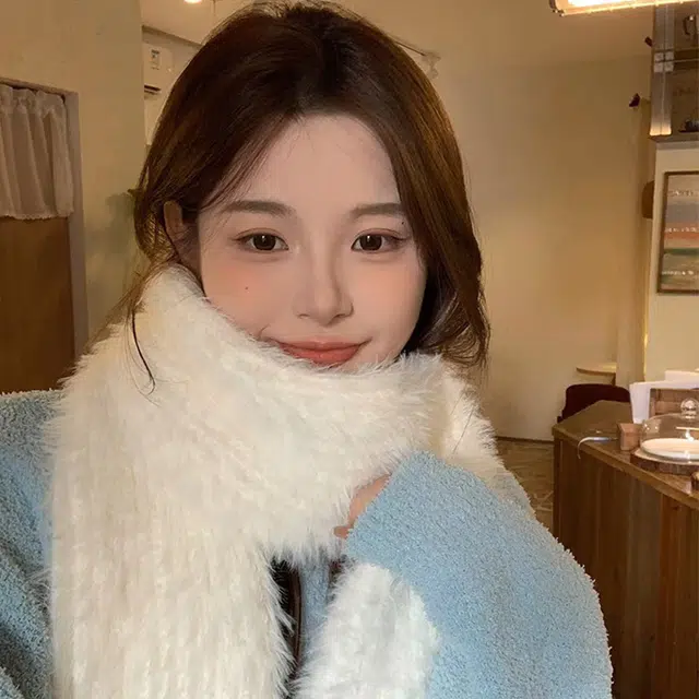 雅鹿优选 白色纯欲风毛绒围巾女生秋冬季韩版初雪氛围感加厚保暖针织毛线围脖 礼盒装 绒线围巾 女款