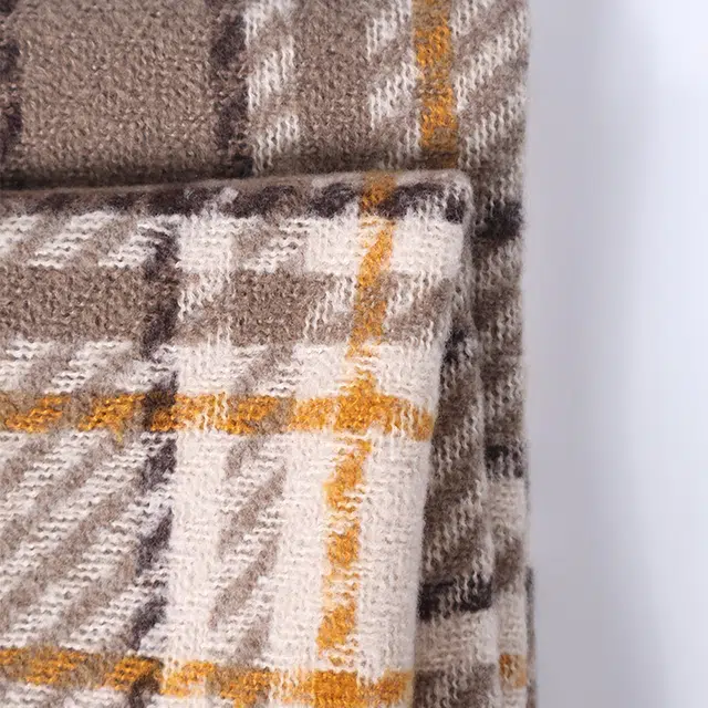 雅鹿优选 软糯圈圈纱格子文艺风韩版时尚百搭撞色保暖 聚酯纤维 绒线围巾 男女同款情侣款