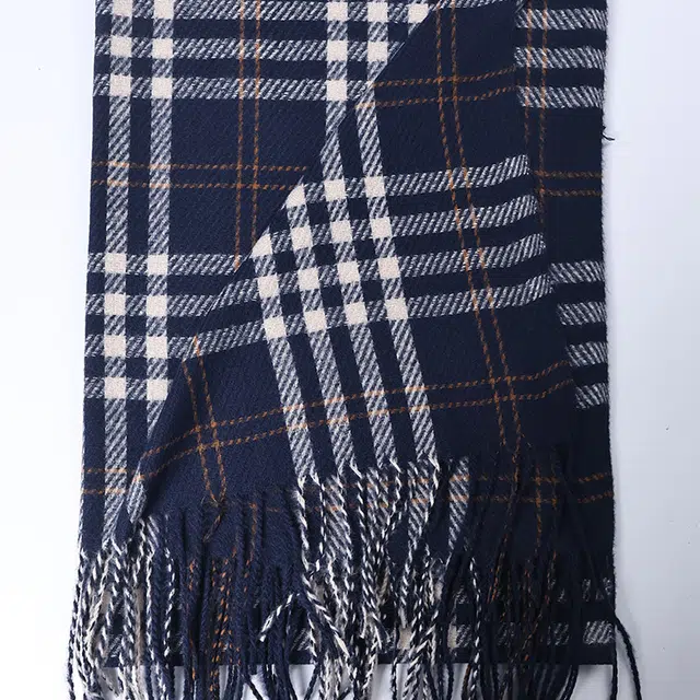 雅鹿优选 秋冬季学院风软糯显白蓝粉色小格子仿羊绒流苏礼盒装 聚酯纤维 绒线围巾 男女同款情侣款