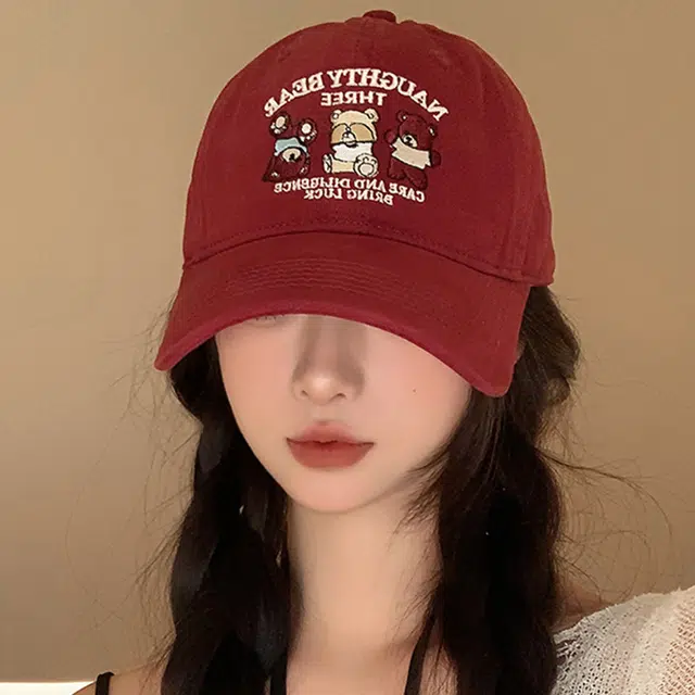 雅鹿优选 可爱小棕熊软顶刺绣户外出行防晒遮阳学院风时尚潮流百搭大头围显脸小 棉 鸭舌帽 男女同款情侣款