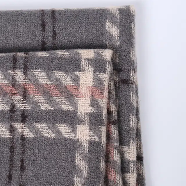 雅鹿优选 韩版经典拼色格子流苏风时百搭保暖加厚心动礼盒装 聚酯纤维 绒线围巾 男女同款情侣款