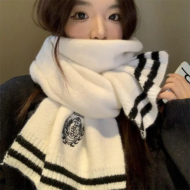 【礼盒可选】 雅鹿优选 温柔绝美仙女加厚披肩女生旗袍汉服文艺风保暖毛绒领新中式外搭开衫斗篷 礼盒装 绒线围巾 男女同款情侣款