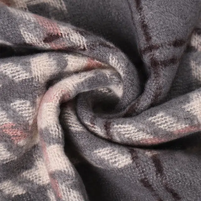 雅鹿优选 韩版经典拼色格子流苏风时百搭保暖加厚心动礼盒装 聚酯纤维 绒线围巾 男女同款情侣款