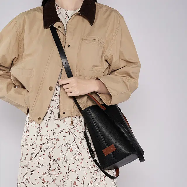 大英博物馆 盖亚·安德森猫系列 潮流百搭 单肩斜挎水桶包多用 合成革 手提包 女款 黑色